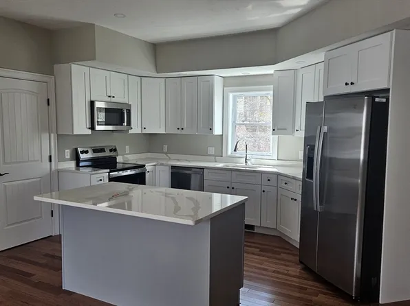 4-04 Aurora St, Worcester, MA 01607