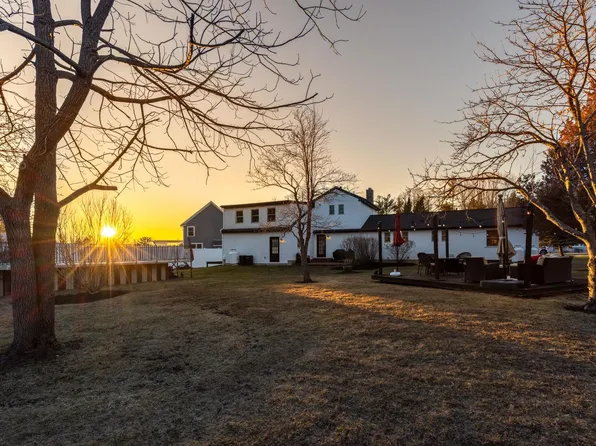 8 Pineview Drive, Dover, NH 03820