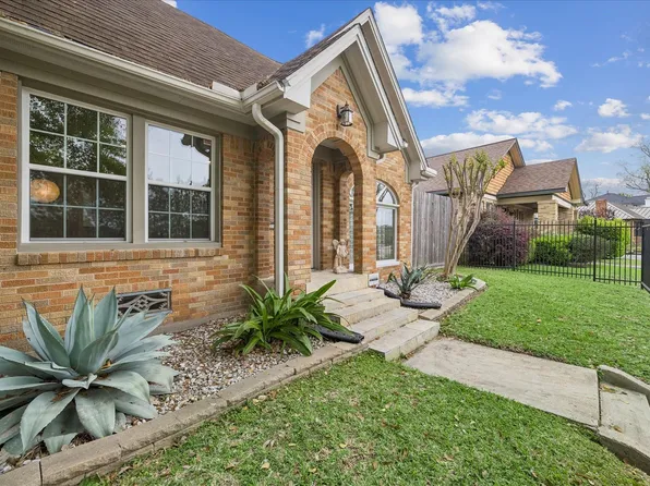 2108 White Oak Dr, Houston, TX 77009