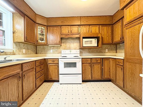 3rd image of 11124 Dahlgren Rd