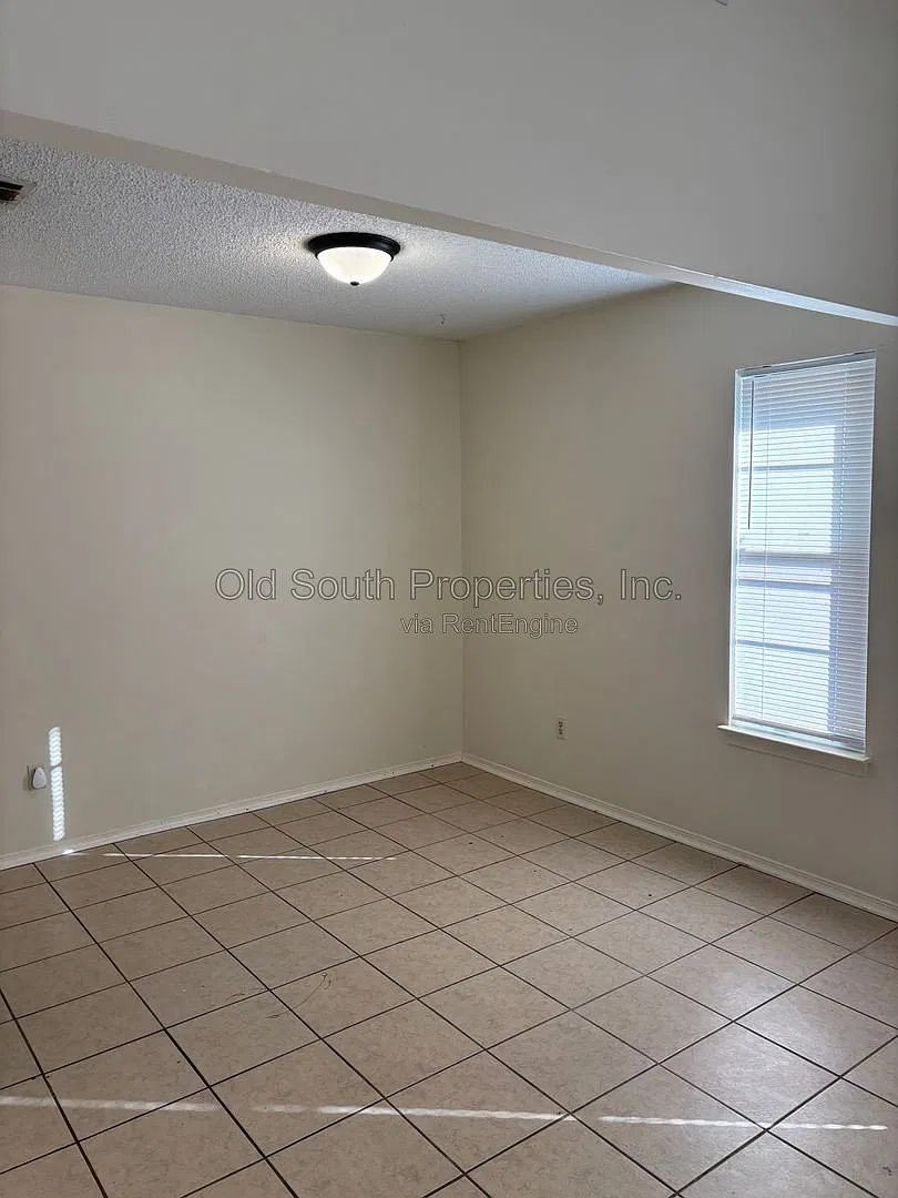 3 bed, 2.0 bath, 1178 sqft, $1,350 — Photo 4