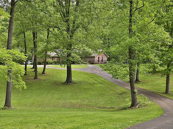 2nd image of 118 Woodside Cir