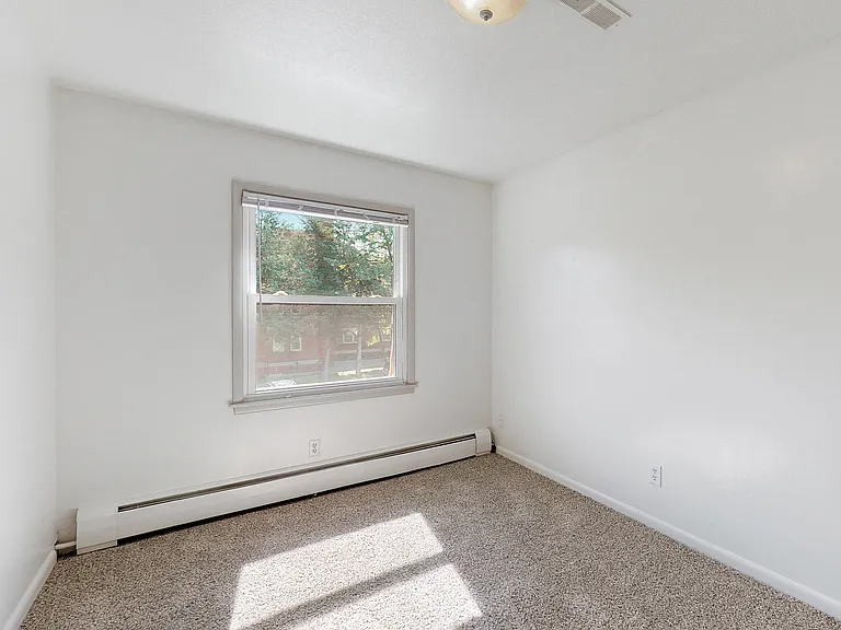 The 4220 Grand Apartments — Photo 19