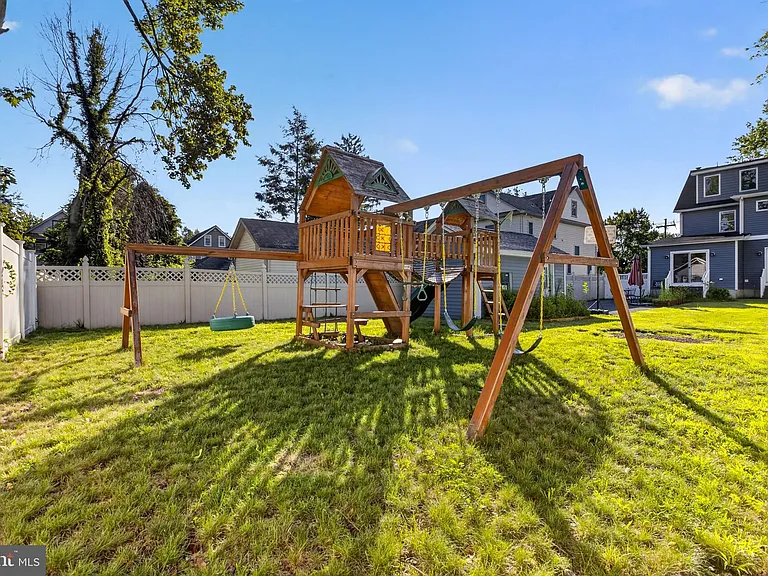 21 E Redman Ave — Photo 82
