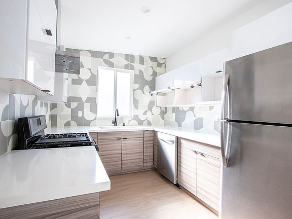 4th image of 22 19th Ave APT 6