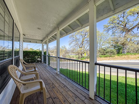 3rd image of 805 Jerry Dr
