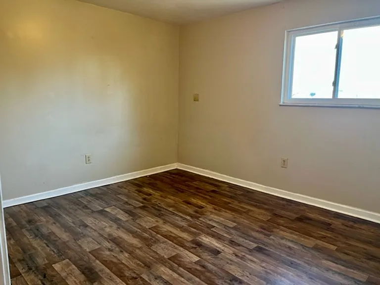 1100 Oneil Blvd — Photo 7
