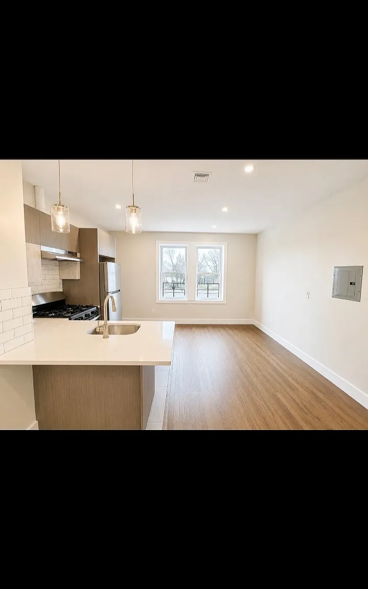 3 bed, $2,050 — Photo 3