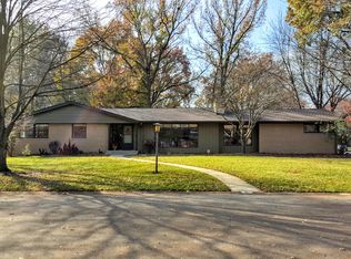 2 Saint Andrews Dr, Springfield, IL 62704