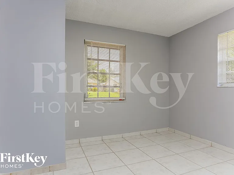 4006 NW 76th Ave — Photo 9