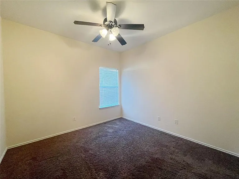 18208 Maxa Dr — Photo 8