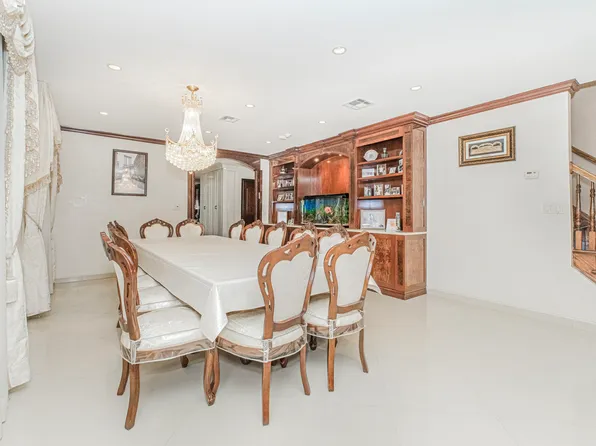 1764 East 17th Street image 8 of 45