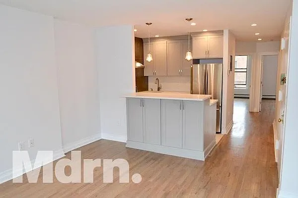 Rented by Mdrn Residential | media 16