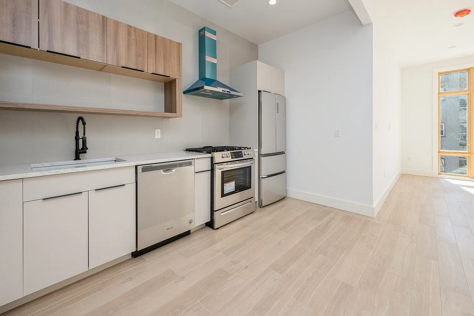 582 East 138th Street — Photo 4
