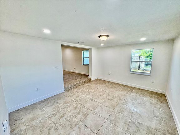 5th image of 730 Arizona Avenue