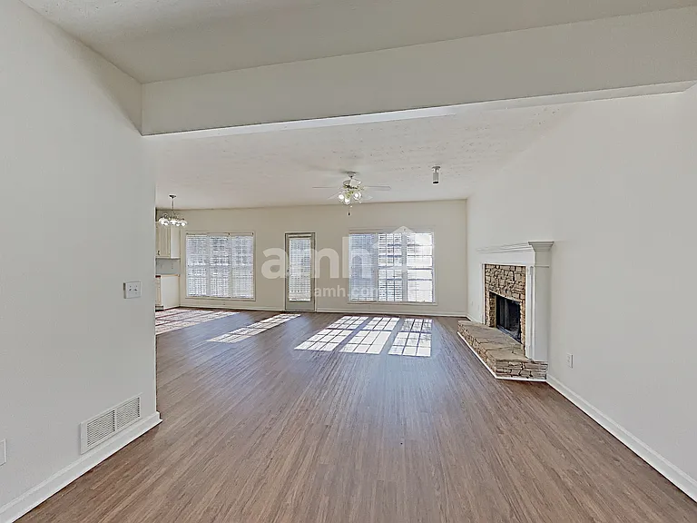 1045 Fieldstone Dr — Photo 12