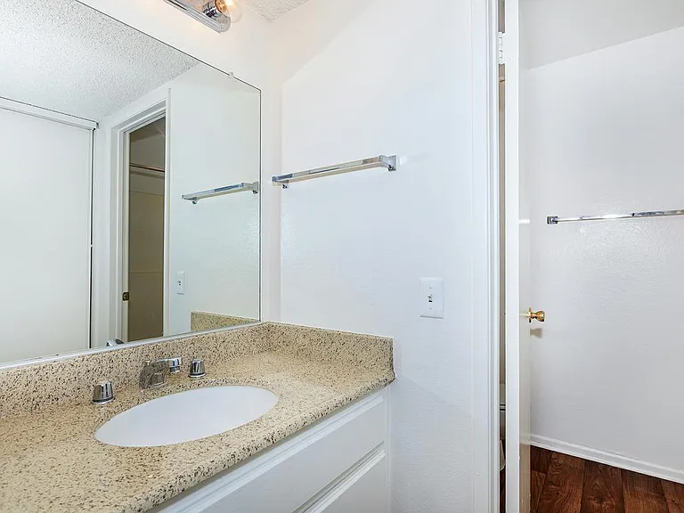 Mountain View Apartment Homes — Photo 19