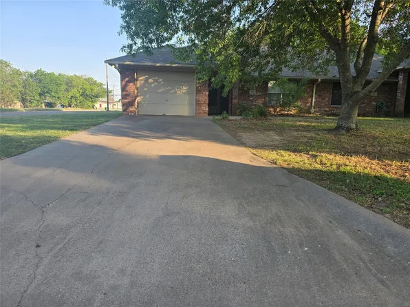 300 Wedgewood Dr, Stephenville, TX 76401