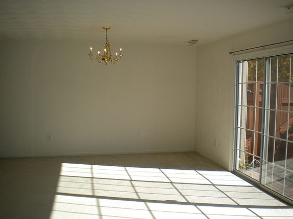 5th image of 101 White Cedar Ln