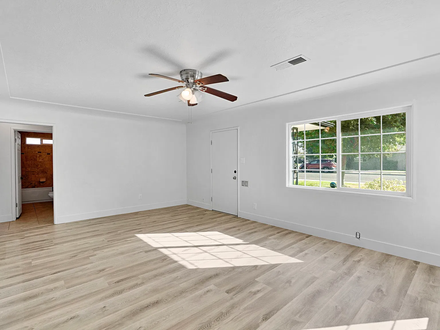 3 bed, 1317 sqft, $2,150 — Photo 3