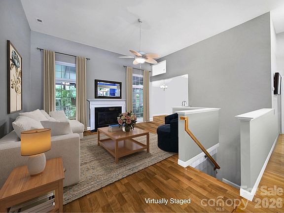3rd image of 160 Fernbrook Dr
