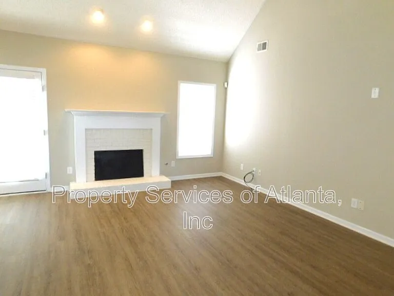101 Moss Pointe Dr — Photo 14