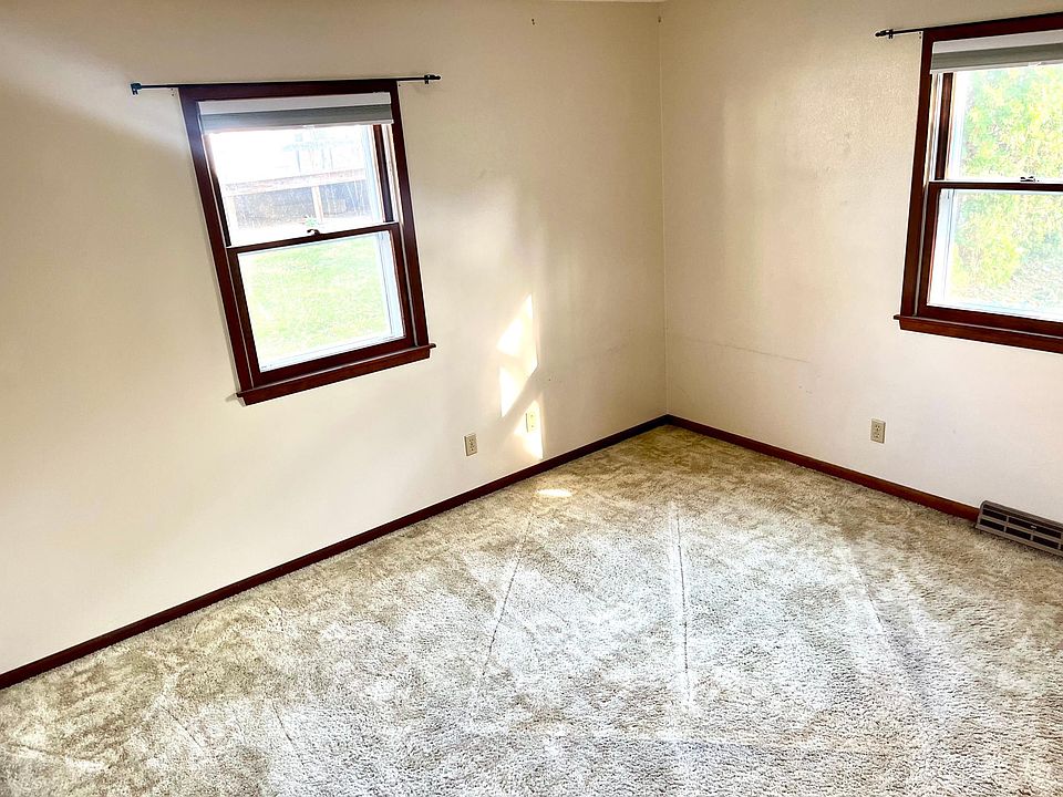 2nd image of 814 Cedar River Dr #1