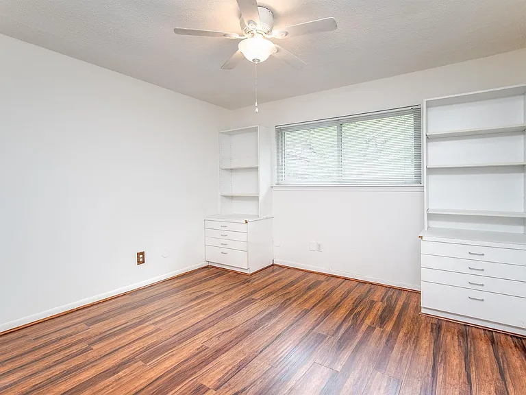 3927 Pleasant Valley Dr — Photo 37