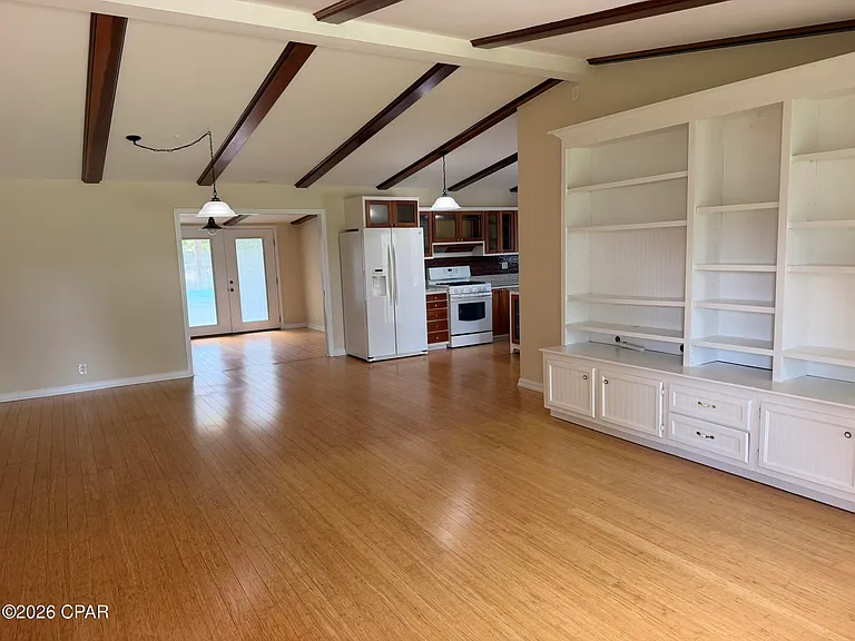 215 Woodlawn Dr — Photo 4