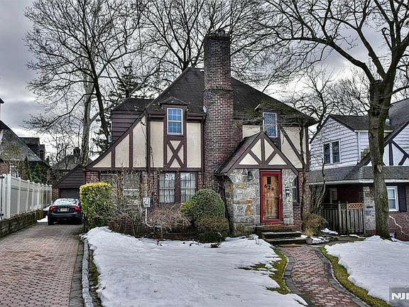 2nd image of 624 Ramapo Rd