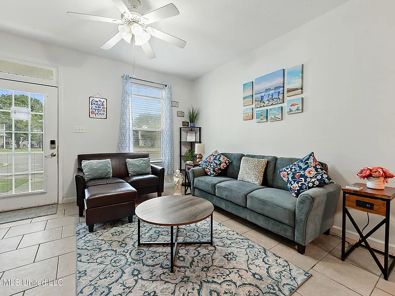 1270 Century Oaks Dr #B — Photo 2