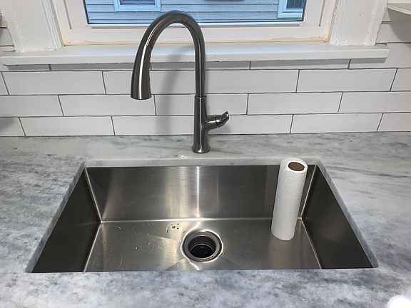 Large one-tub sink with roll of paper towel for scale :)
