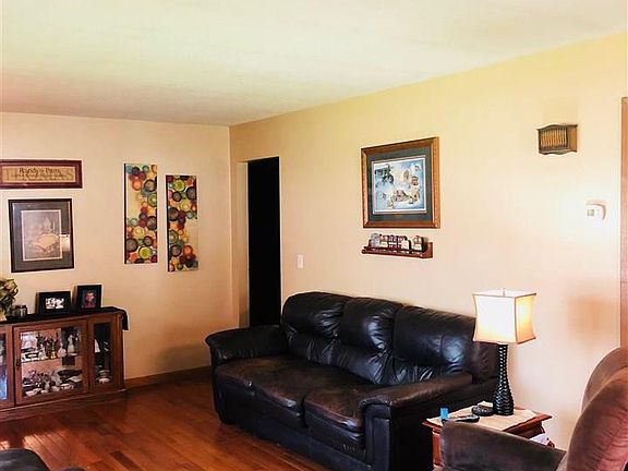 2nd image of 146 1st St SE