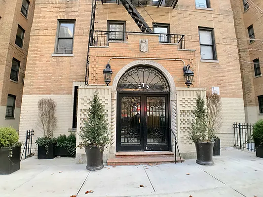 Rented by Bohemia Realty Group | media 32