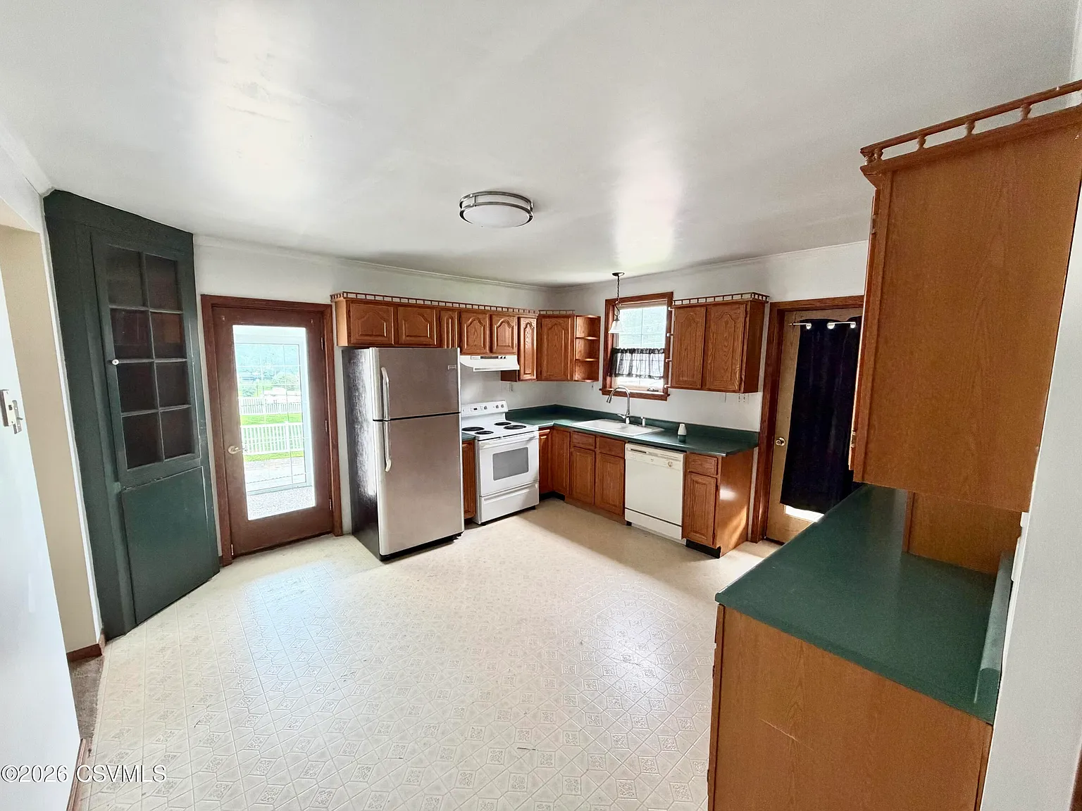 2 bed, 900 sqft, $1,050 — Photo 2