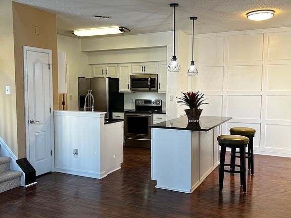 5th image of 822 Oak Springs Ct