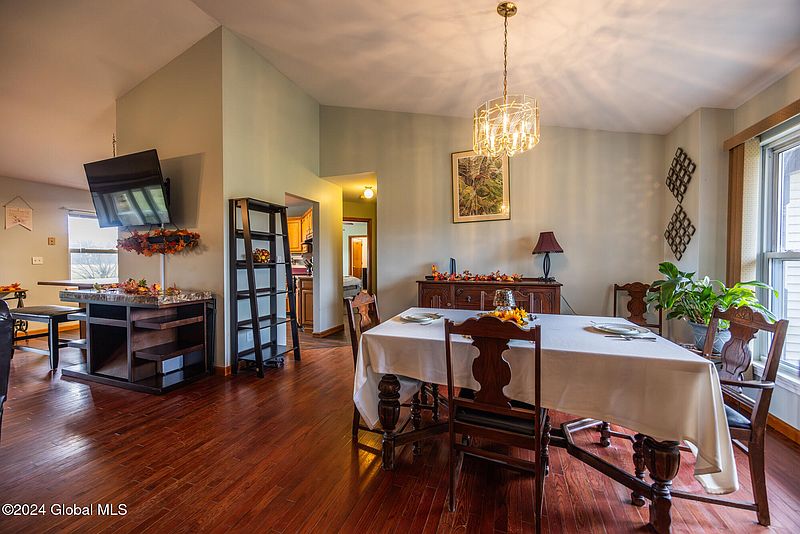 5th image of 110 Selfridge Road