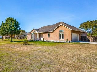 116 Oakview Dr, Floresville, TX 78114