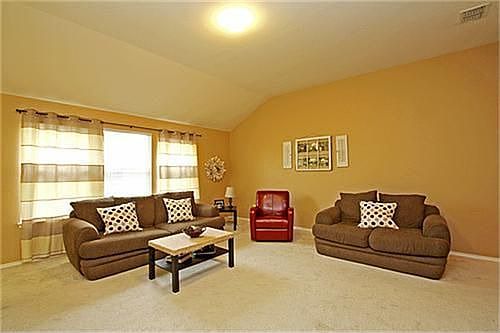5th image of 501 Robinwood Dr