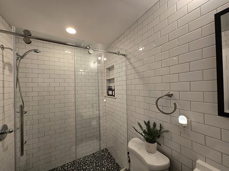 709 Pine St #202 — Photo 25