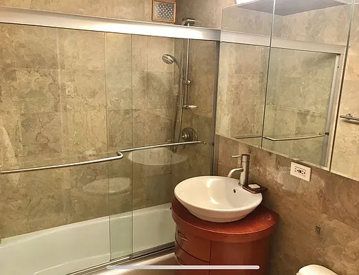 Rented by Luxus Manhattan Realty | media 64