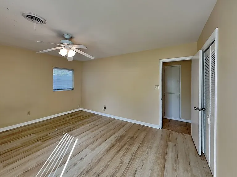 2512 Sea Breeze Ct — Photo 21