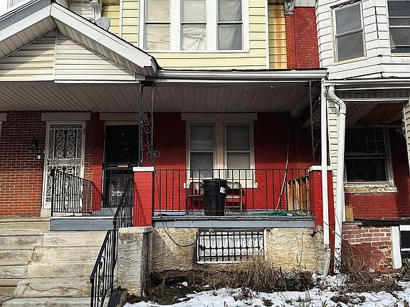 2nd image of 1923 W Airdrie St