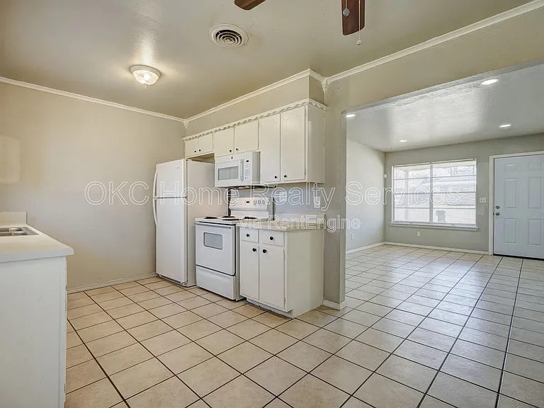 1616 McGregor Dr — Photo 6