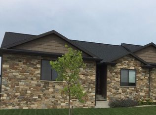 9118 Wishing Well Dr, Lincoln, NE 68516