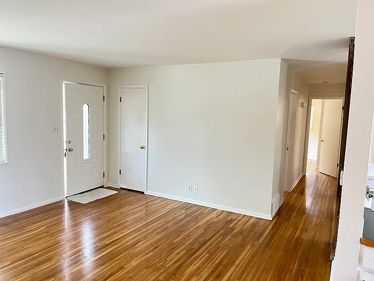 3605 Martin Dr — Photo 10
