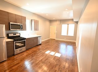 2750 W Cermak Rd #2R, Chicago, IL 60608