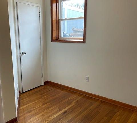 5th image of 64 Kensington Ave #2