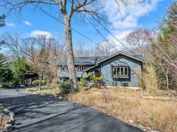87 Buena Vista Dr, Ringwood Boro, NJ 07456