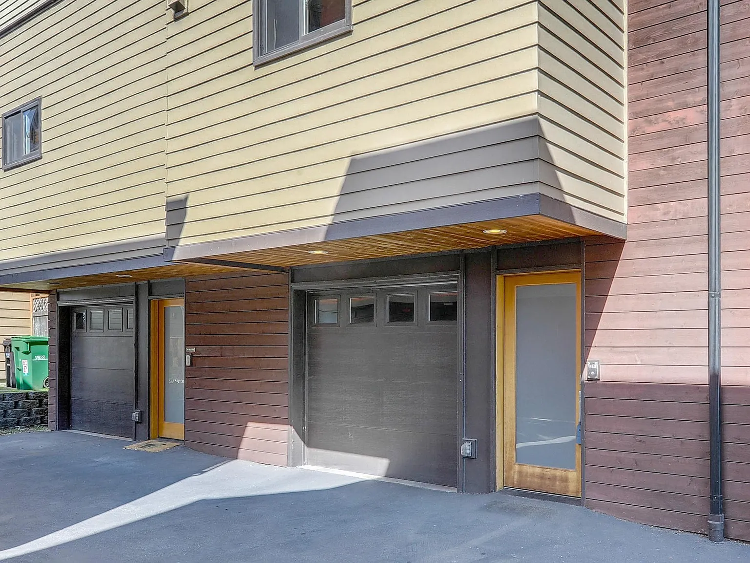3 bed, 2.5 bath, 1360 sqft, $3,800 — Photo 3